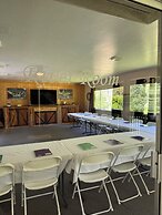 Indian Creek Lodge