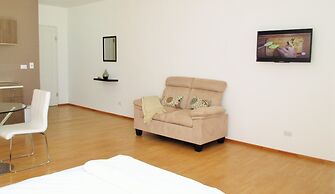 Cedar Cats Short Stay Apartments - Adults Only