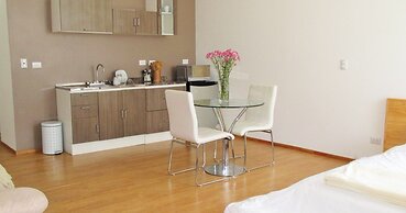 Cedar Cats Short Stay Apartments - Adults Only