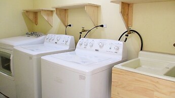 Cedar Cats Short Stay Apartments - Adults Only