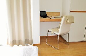 Cedar Cats Short Stay Apartments - Adults Only