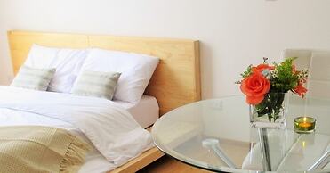 Cedar Cats Short Stay Apartments - Adults Only