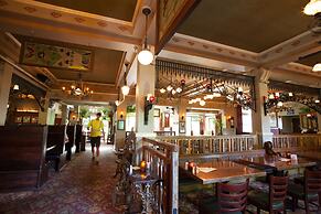 McMenamins Grand Lodge