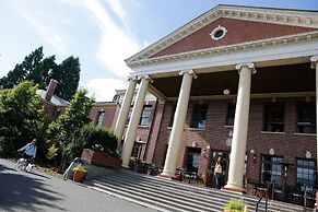 McMenamins Grand Lodge