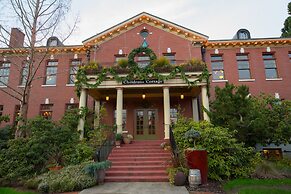 McMenamins Grand Lodge