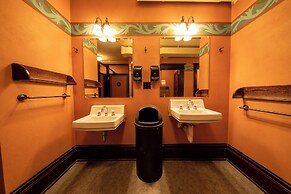 McMenamins Hotel Oregon