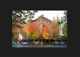 McMenamins Hotel Oregon
