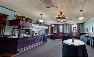 McMenamins Hotel Oregon