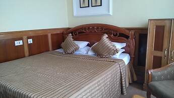 The New Castle Hotel