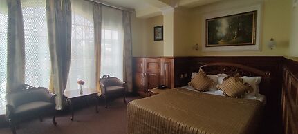 The New Castle Hotel