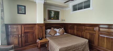 The New Castle Hotel