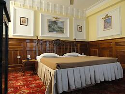 The New Castle Hotel