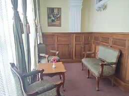 The New Castle Hotel