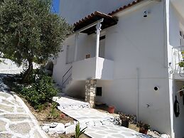 AMARANTHOS SKIATHOS VIEW