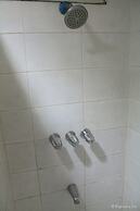 Halina Drive Inn Hotels - Sta Mesa