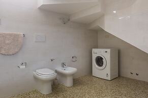 ANAELEHOUSEAPARTMENTS L.T.B.