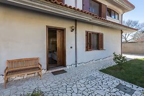 ANAELEHOUSEAPARTMENTS L.T.B.