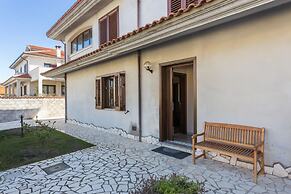 ANAELEHOUSEAPARTMENTS L.T.B.