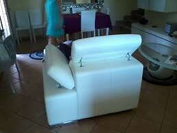 ANAELEHOUSEAPARTMENTS L.T.B.