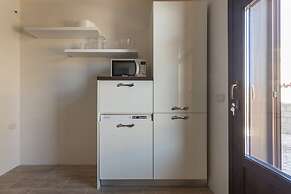 ANAELEHOUSEAPARTMENTS L.T.B.