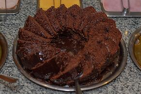 Trevi Hotel & Business