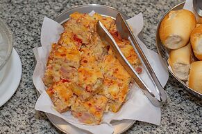 Trevi Hotel & Business