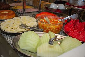 Trevi Hotel & Business