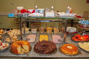 Trevi Hotel & Business