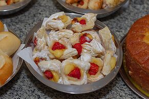 Trevi Hotel & Business