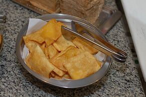 Trevi Hotel & Business