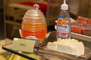 Trevi Hotel & Business