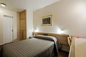 Trevi Hotel & Business