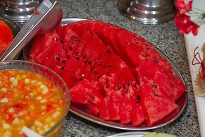 Trevi Hotel & Business