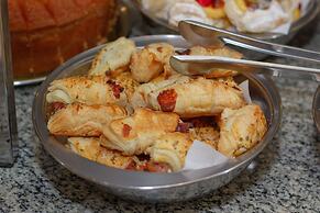 Trevi Hotel & Business