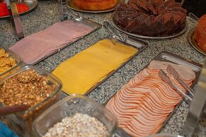 Trevi Hotel & Business