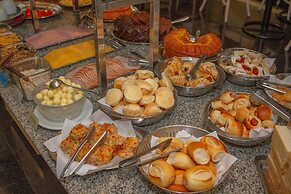 Trevi Hotel & Business