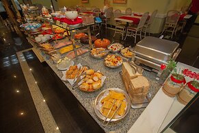 Trevi Hotel & Business