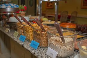 Trevi Hotel & Business