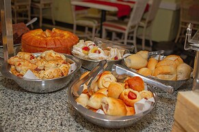 Trevi Hotel & Business