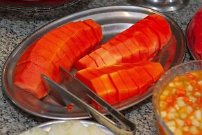 Trevi Hotel & Business