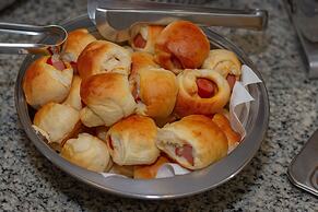 Trevi Hotel & Business