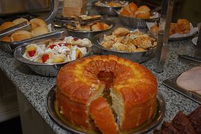 Trevi Hotel & Business