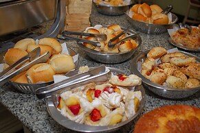 Trevi Hotel & Business