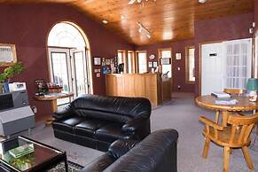 Cedar Lodge Motel