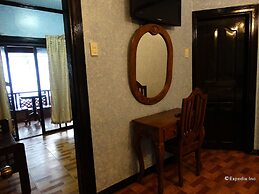 Alona Tropical Beach Resort