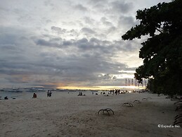 Alona Tropical Beach Resort