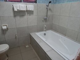 Alona Tropical Beach Resort