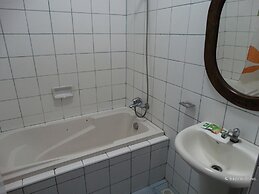 Alona Tropical Beach Resort