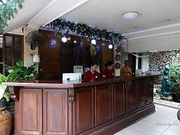 Alona Tropical Beach Resort