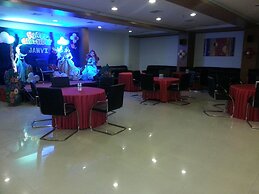 Hi5 Hotel & Experience